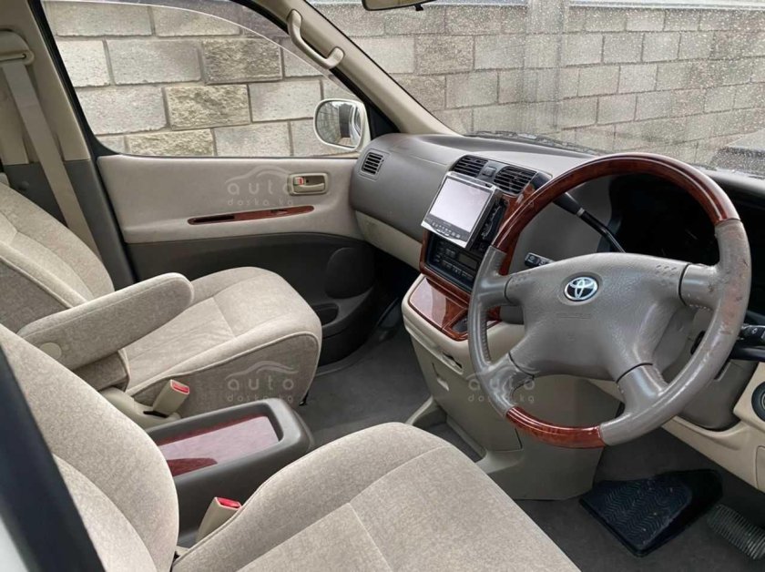 Toyota Grand Hiace салон