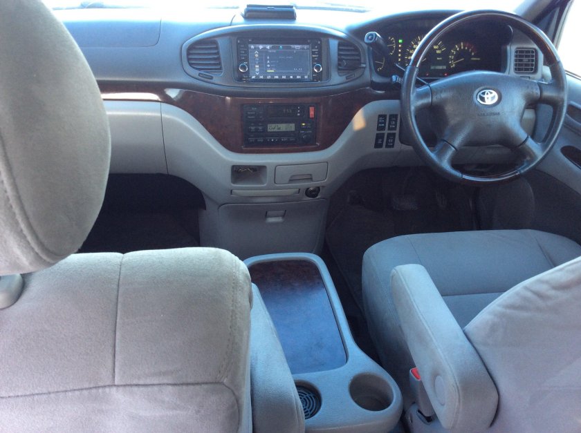 Toyota Hiace Regius 2001 салон