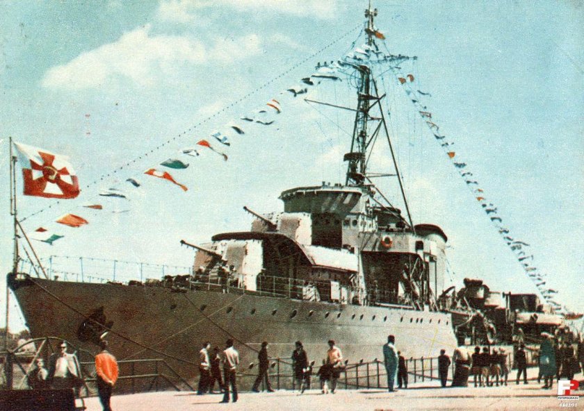 Эскадренный миноносец ORP burza