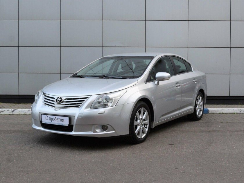 Тойота Авенсис 2010 года