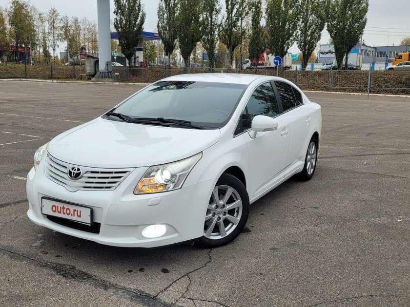 Белый Toyota Avensis III 1.8 CVT (147 Л.С.) С пробегом