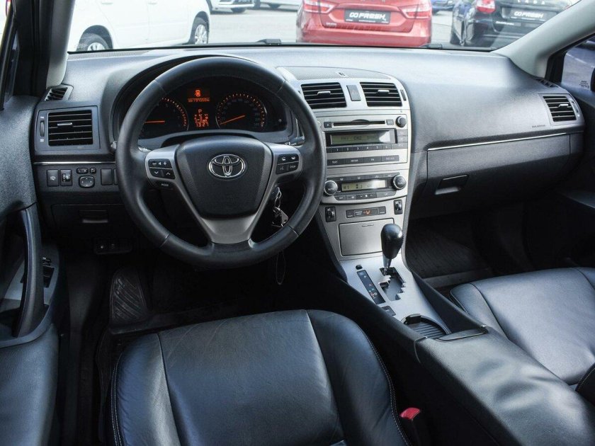 Тойота Авенсис 2011 салон