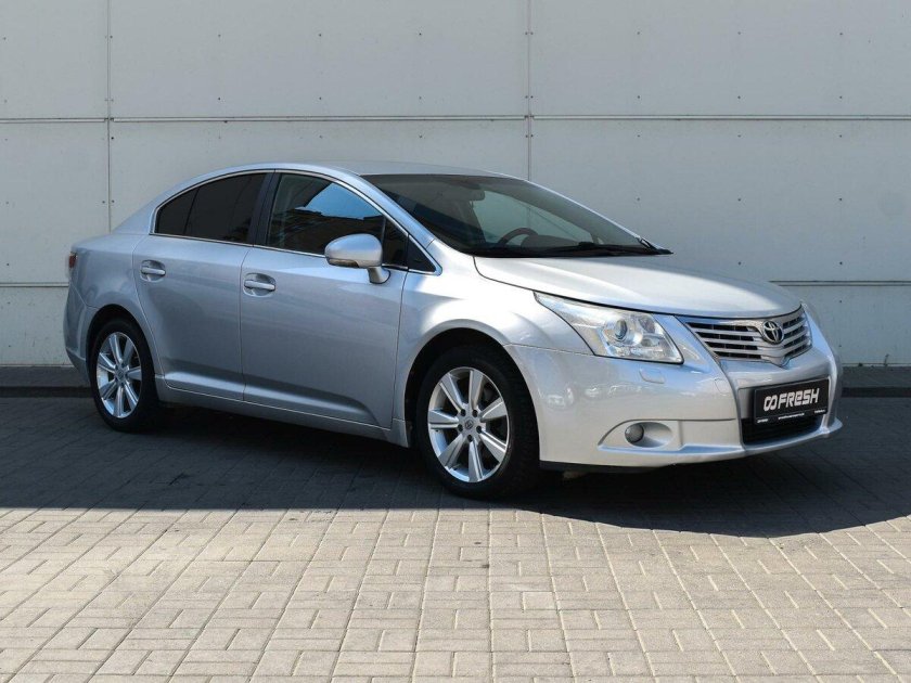 Тойота Авенсис 2011 года