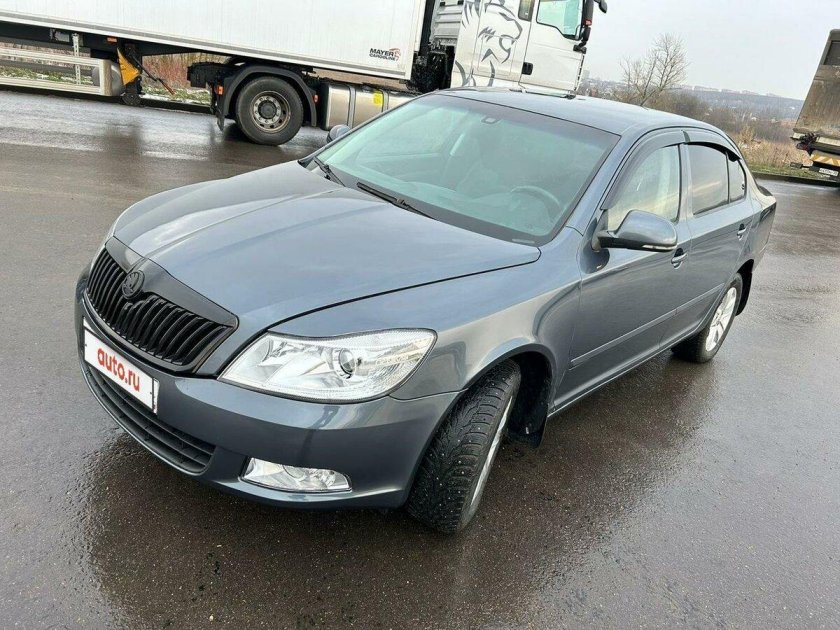 Шкода октавия серая 2012