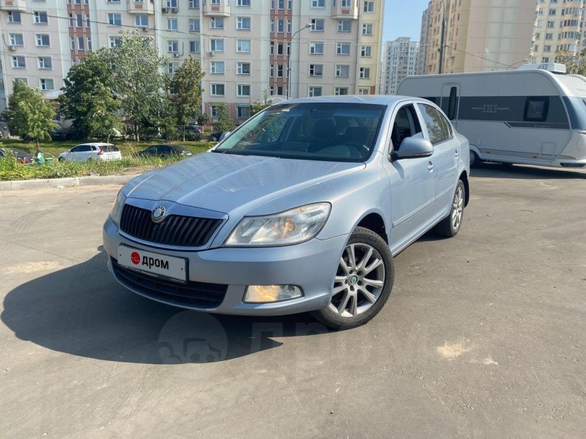 Шкода Октавия серая