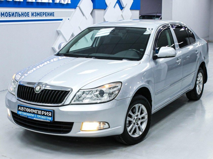 Шкода серебристая