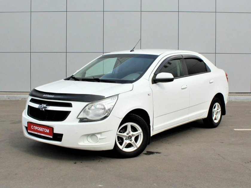 Шевроле кобальт белый
