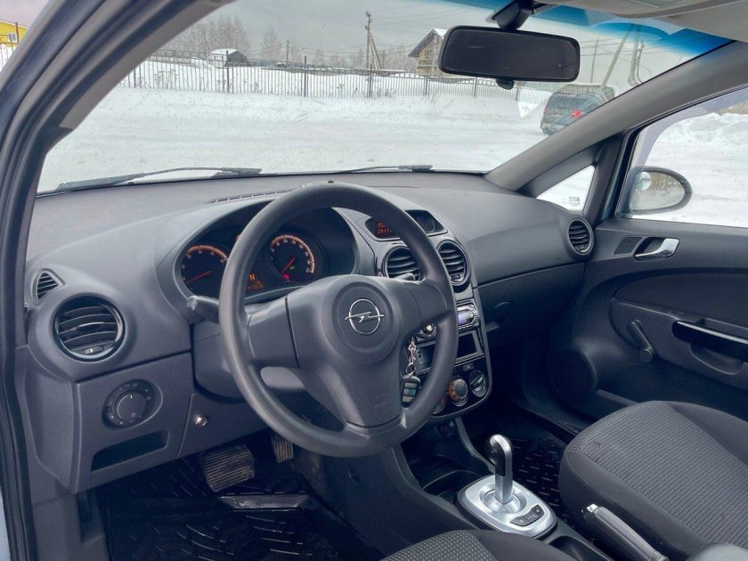 Опель корса 2007 салон