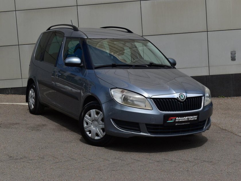 Серая Шкода Роомстер