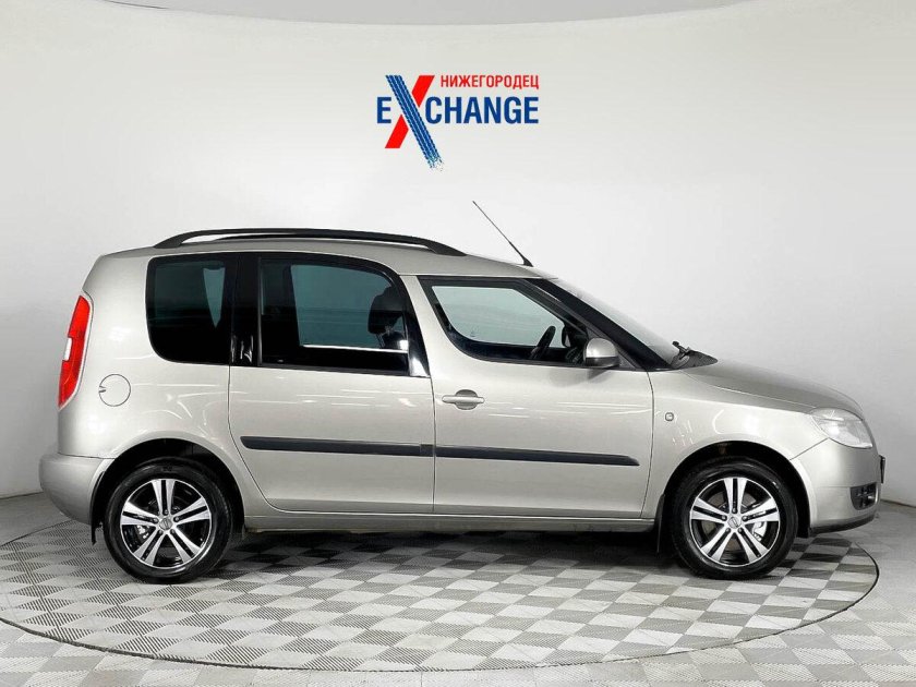 Skoda Roomster 2011 Size