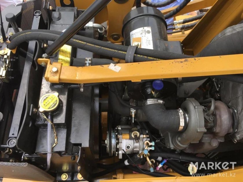 Экскаватор-погрузчик Lovol flb468