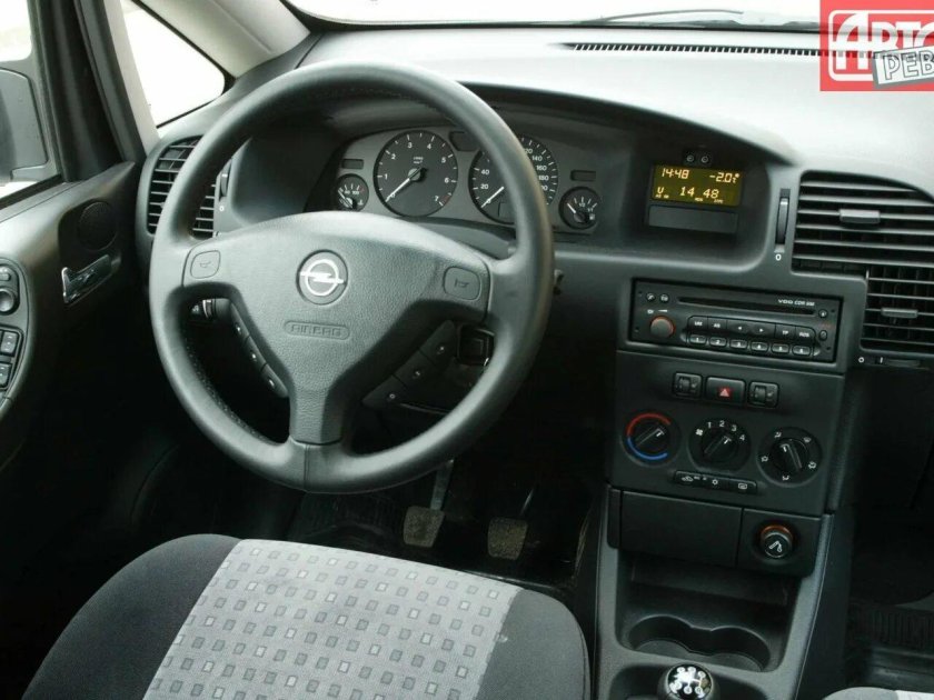Opel Zafira 2000 салон