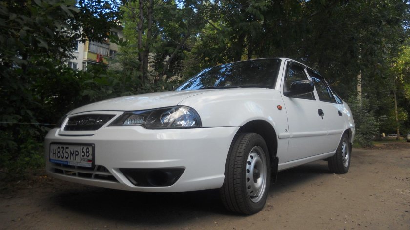 Белый дым Дэу Нексия