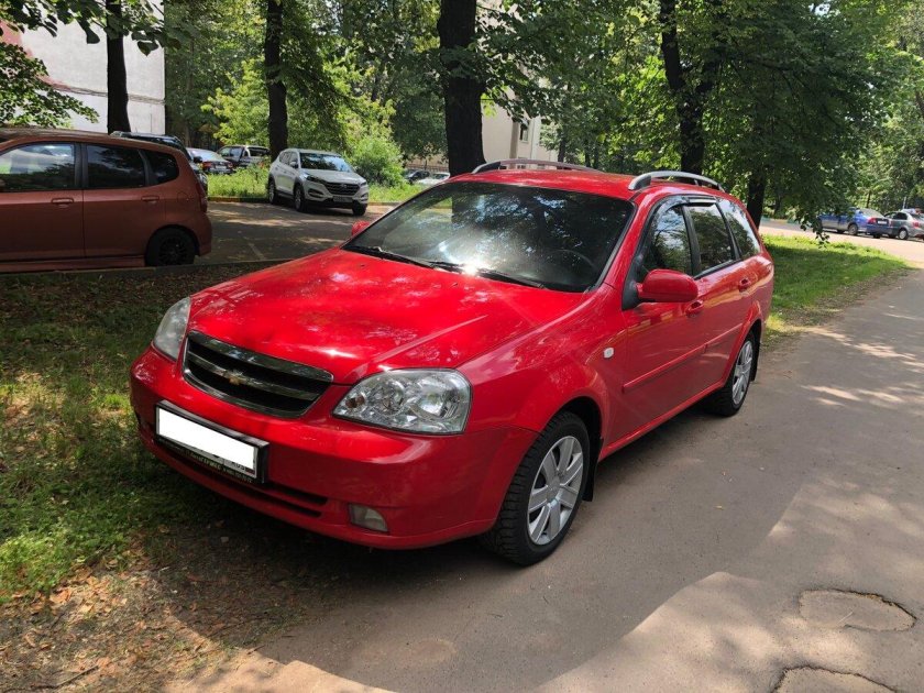 Chevrolet Lacetti красный