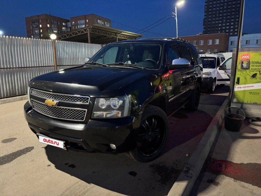 Chevrolet tahoe 2014 черный