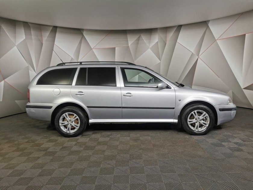 Шкода Октавия универсал