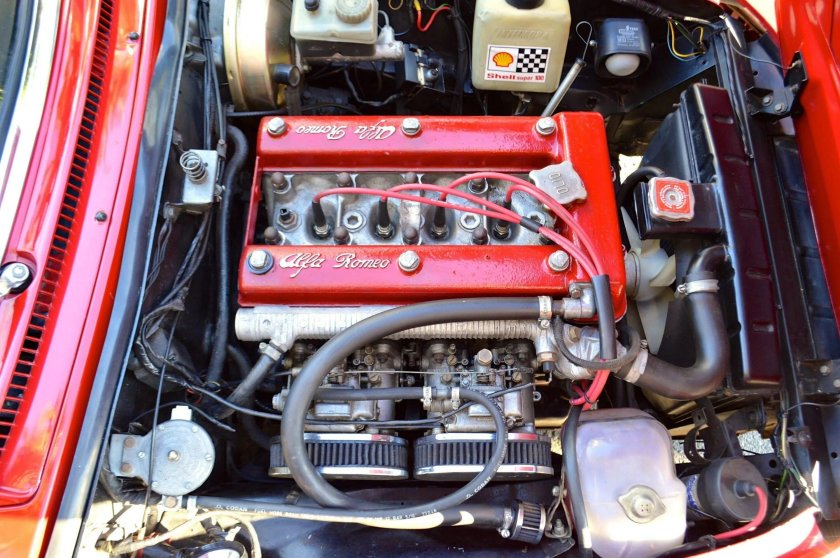 Альфа Ромео Spider 1983