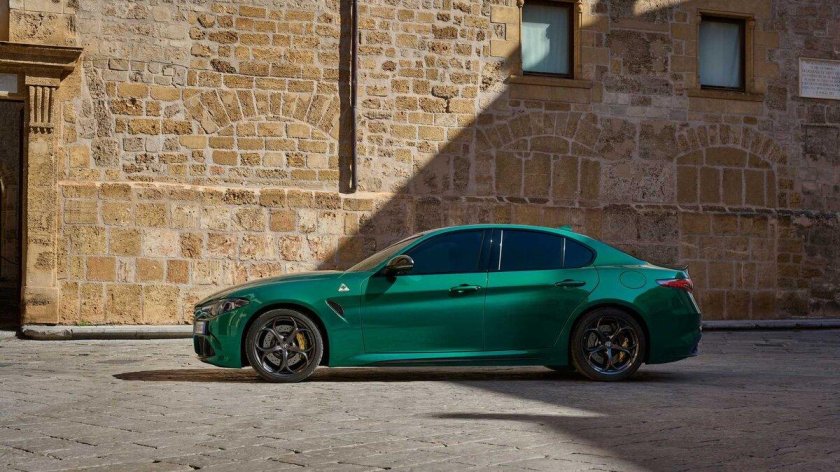 Alfa Romeo Giulia 2021 Green