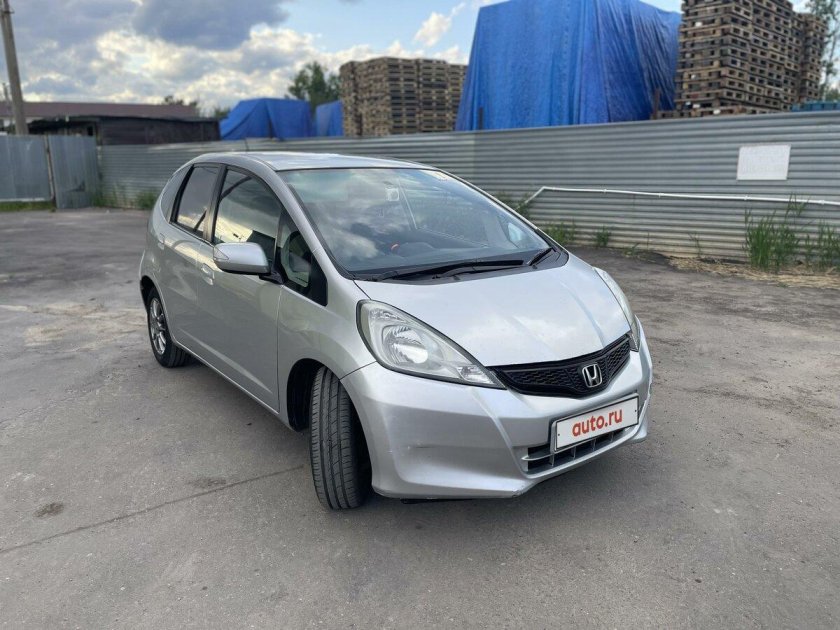 Honda Fit серый