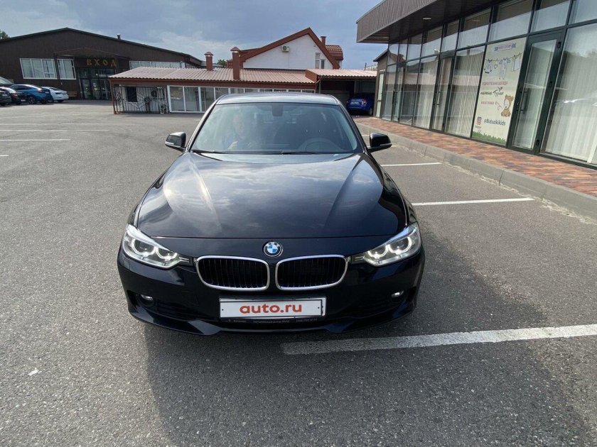 БМВ 3 серии черная 2015