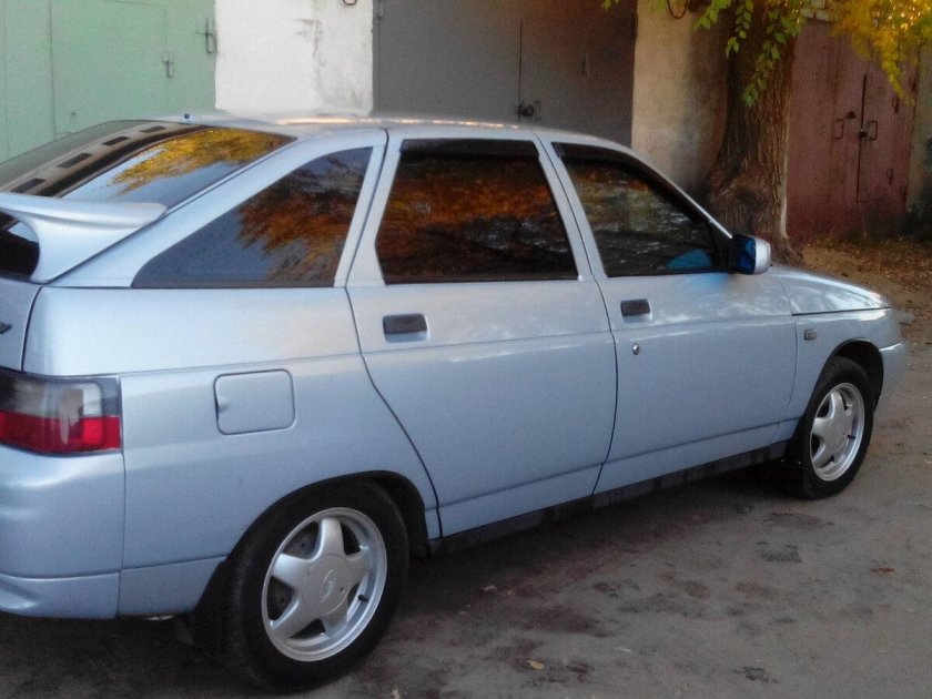 ВАЗ 2112 хэтчбек серебристый