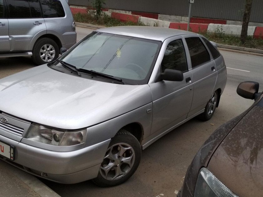 ВАЗ 2112 хэтчбек серебристый