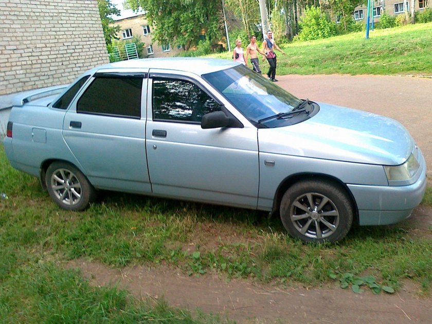ВАЗ 2110 серебристо желтый