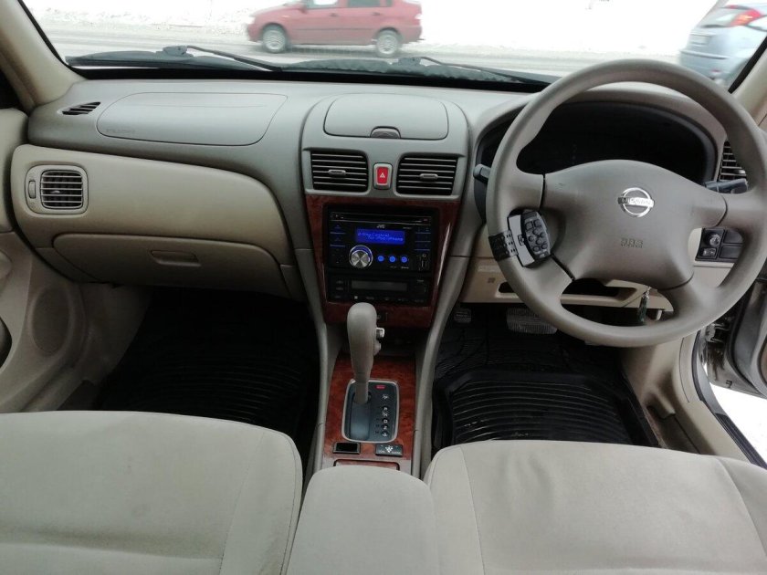 Nissan Bluebird Sylphy 2003 салон