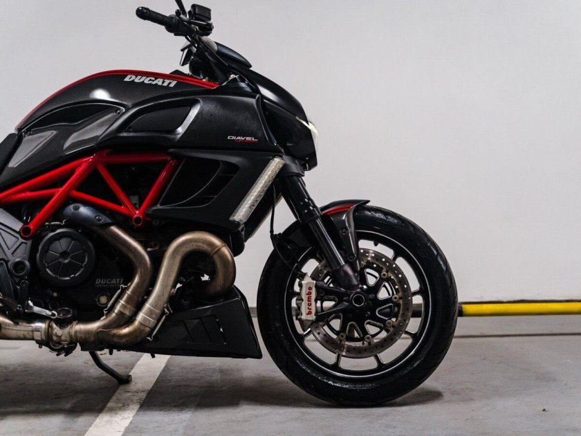 Ducati diavel carbon 2011