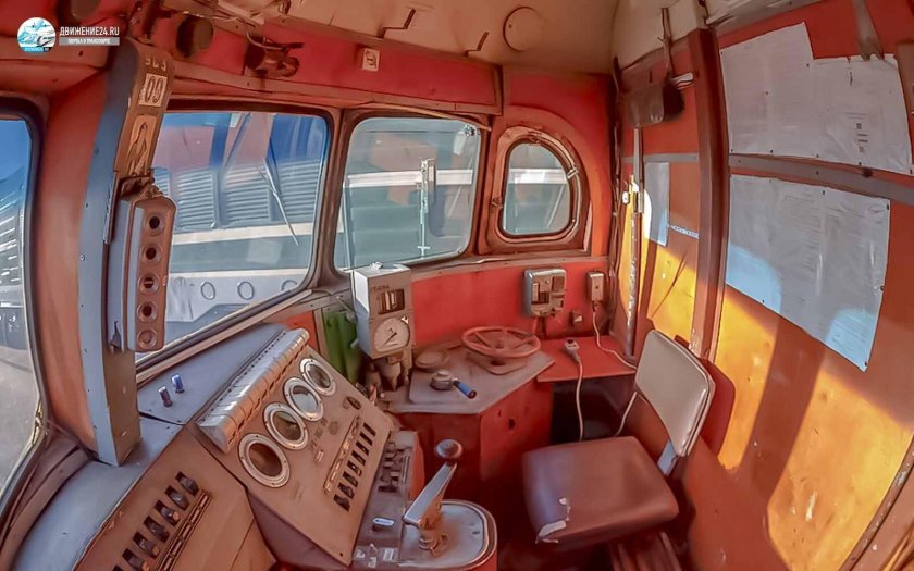 Электропоезд эр1 кабина