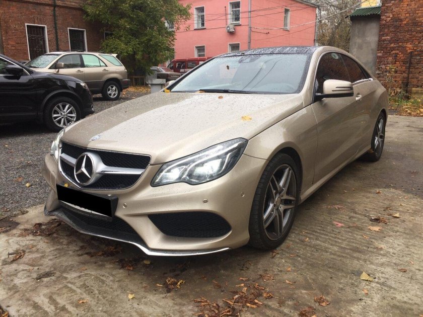 Мерседес купе е200 шампань