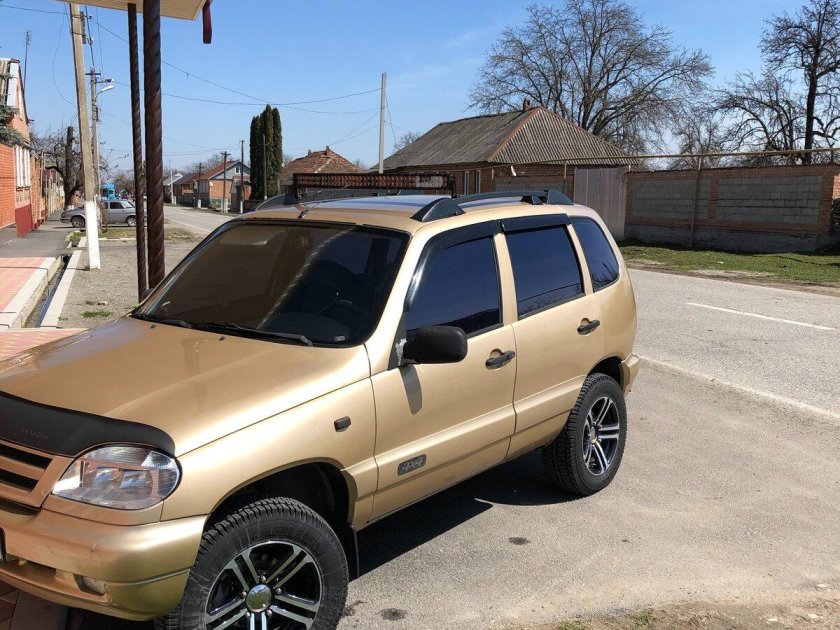 Нива Шевроле Золотая
