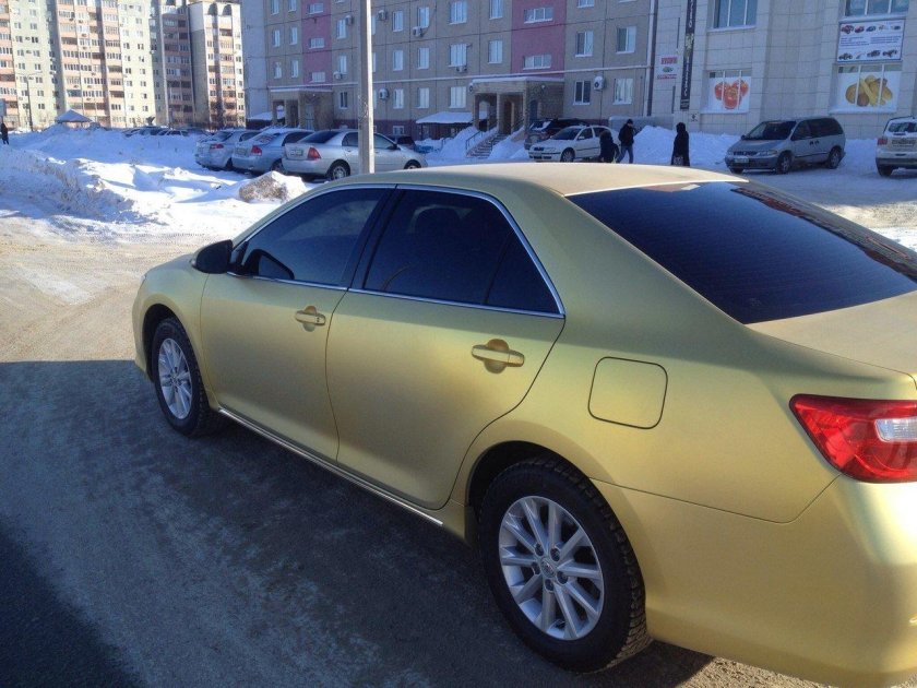 Тойота Камри золотистый металлик