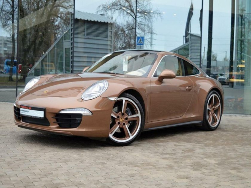 Порше 911 коричневый