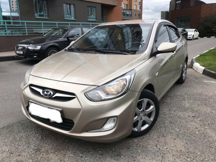 Hyundai Solaris бежевый 2011