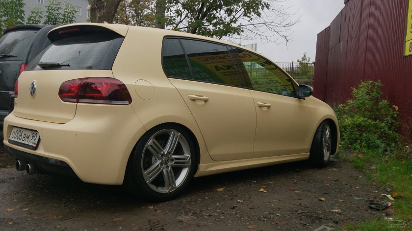 Volkswagen Golf 6 бежевый