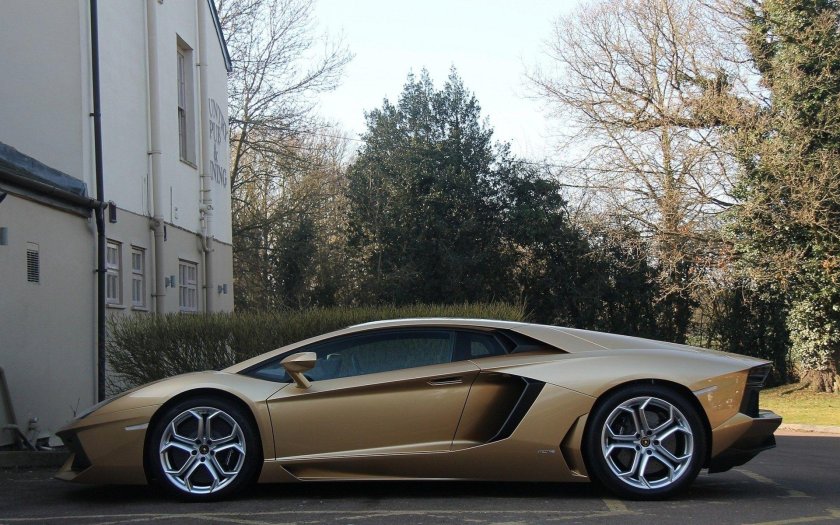 Lamborghini Aventador lp700-4 Золотая