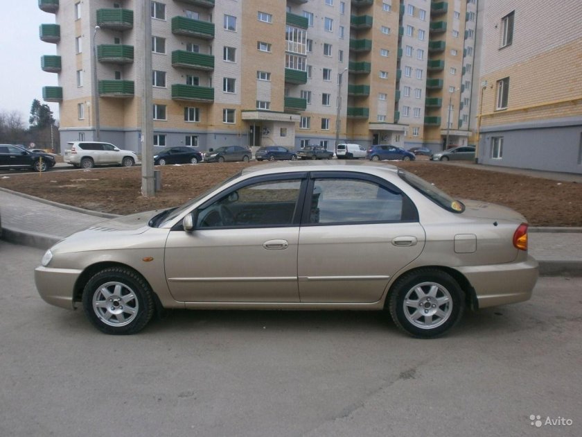 Kia Spectra золотисто бежевый