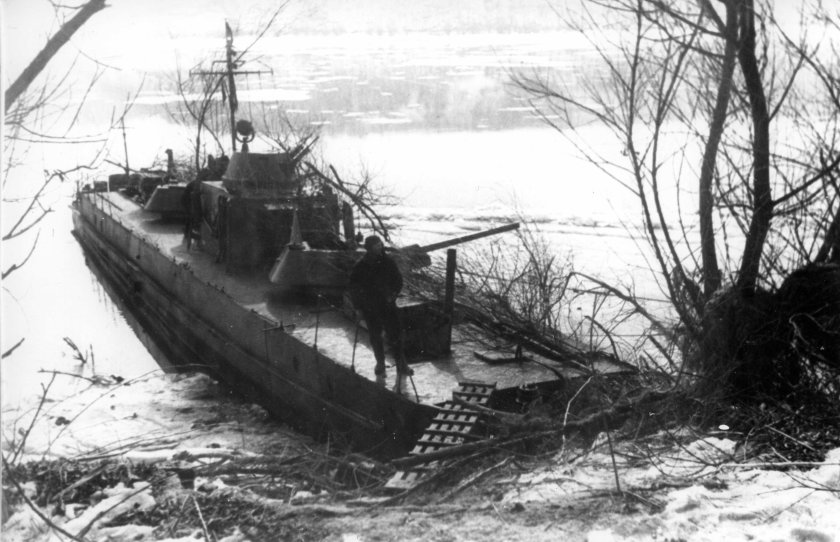 Речной бронекатер проекта 1124