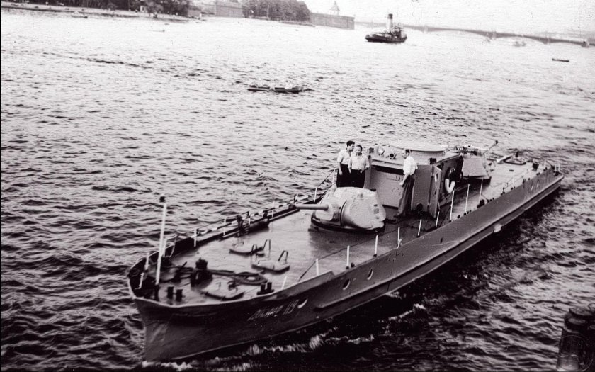 Речной бронекатер 1124