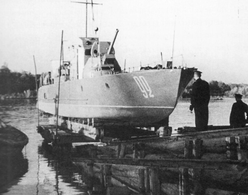 Пинск бронекатер БК-92