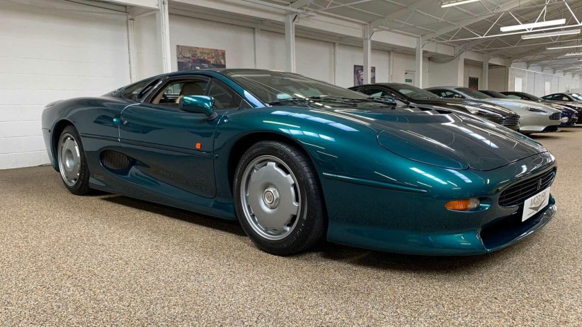 Jaguar спорткар xj220