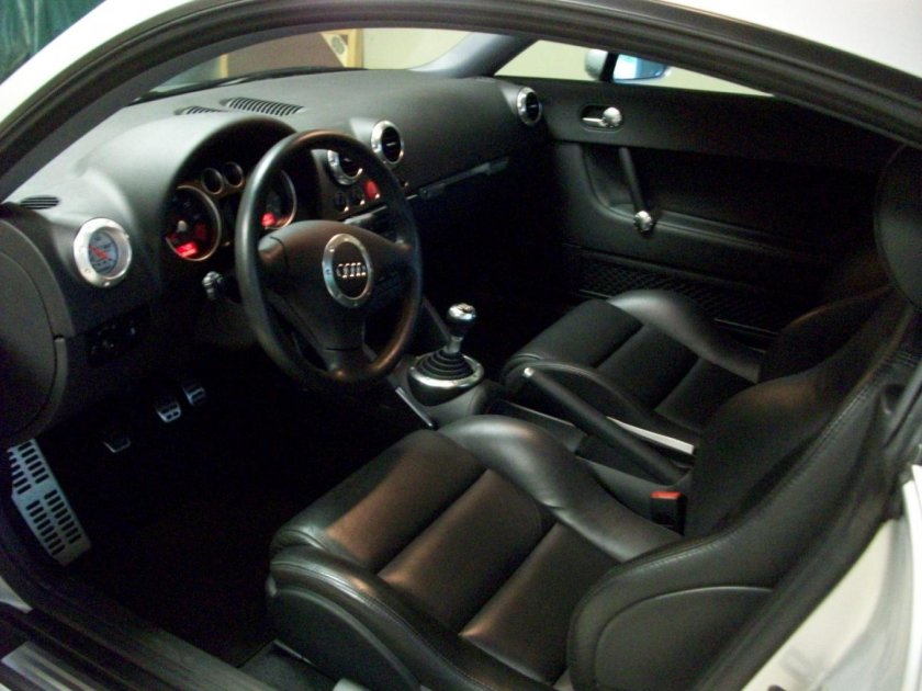 Audi TT 2000 салон