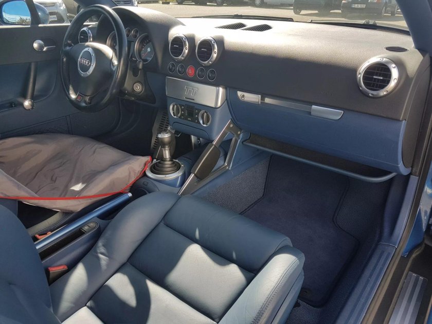 Ауди ТТ 1 поколение салон