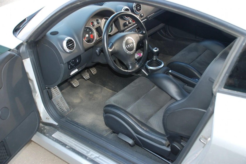 Audi TT 2000 салон