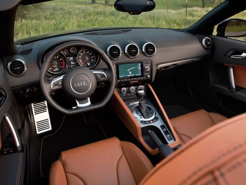 Ауди ТТ 2011 салон