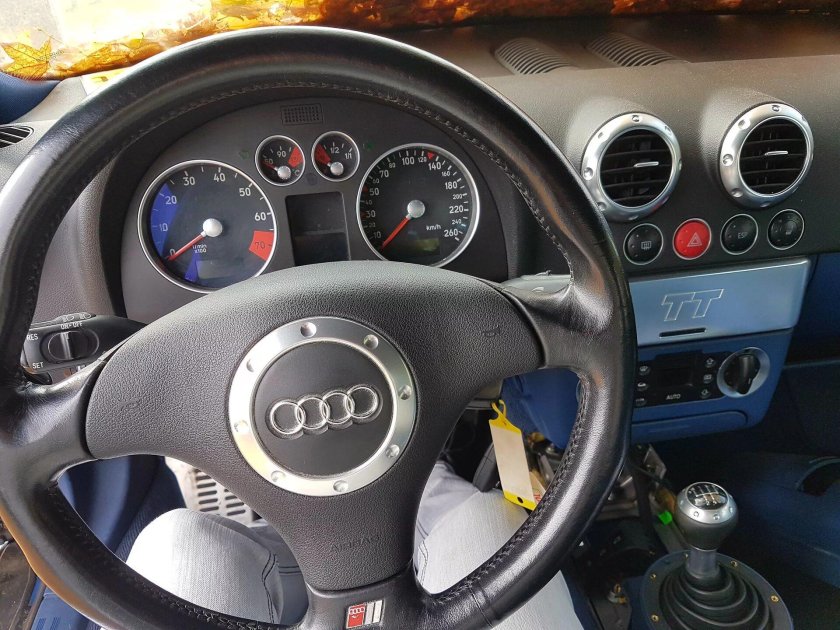 Audi TT 2000 салон