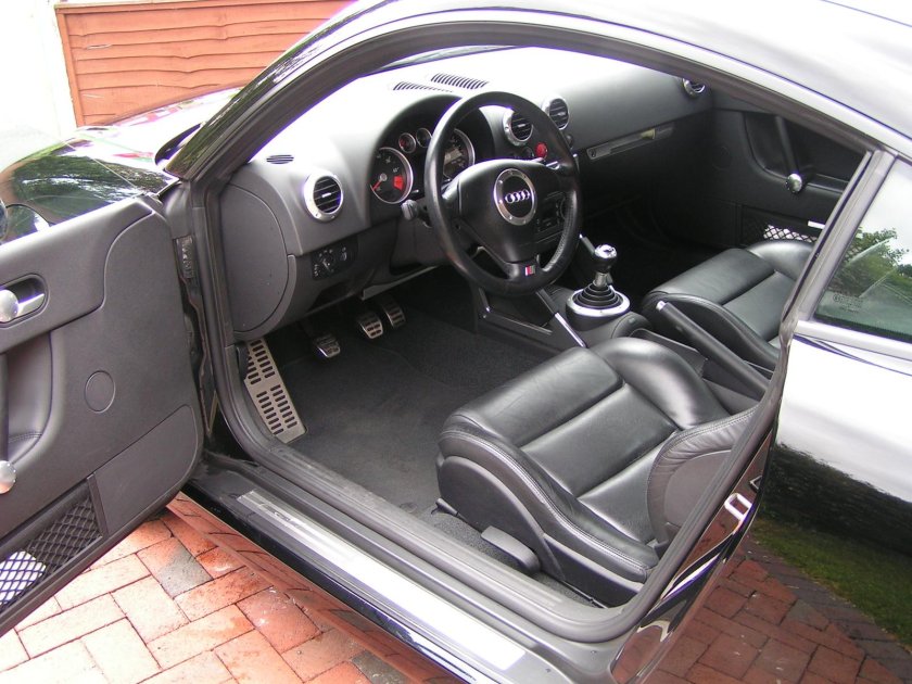 Audi TT 2000 салон