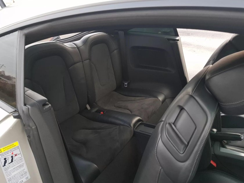 Ауди ТТ салон сзади