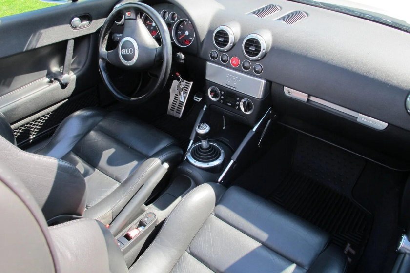 Audi TT 2000 салон